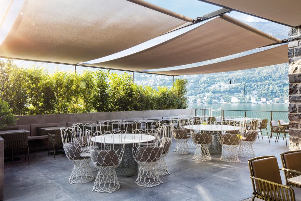 sistemi a rullo orizzontali realizzati per l'hotel il sereno a torno sul lago di como