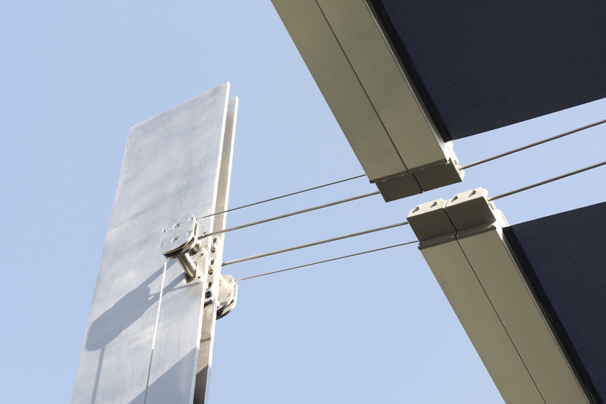 Dettaglio dell'ingranaggio del sistema a rullo orizzontale per schermatura della terrazza